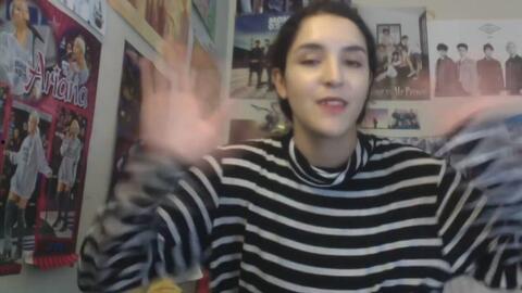 搞笑视频吃瓜小姐姐是谁