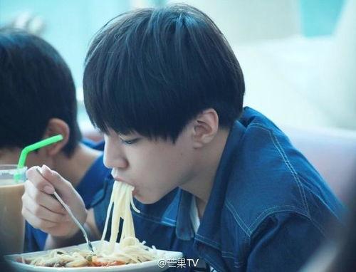 鹿晗吃瓜王俊凯视频大全,视频大全趣味十足