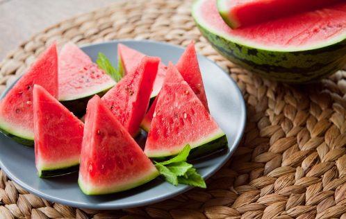 吃瓜群众坐小板凳视频大全,视频大全带你领略民间趣味