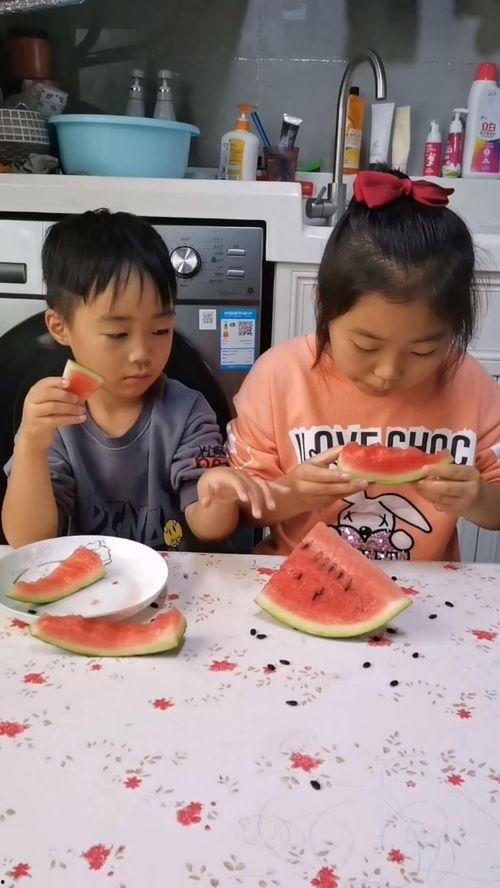 吃瓜吃不到的搞笑视频,揭秘那些吃瓜吃不到的搞笑瞬间